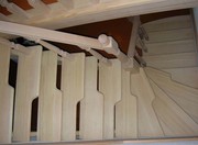«Гусиным шагом» по деревянной лестнице