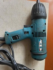 Ударний електрогайковерт Makita – надійний інструмент.