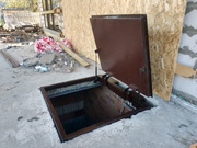 Люк невидимка обшитый сеткой.