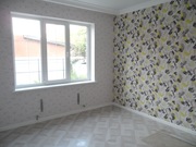 Поклейка обоев в комнате